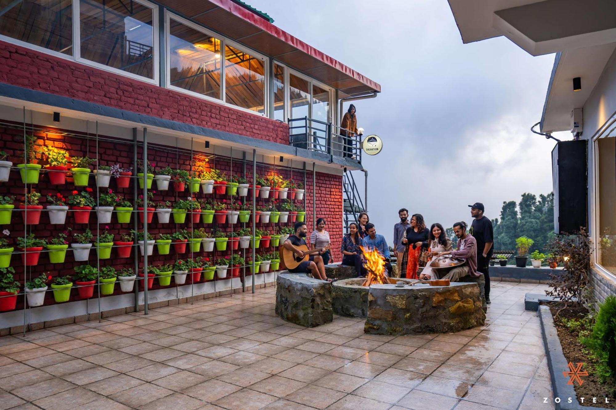 Zostel Dharamkot Vandrarhem McLeod Ganj Exteriör bild